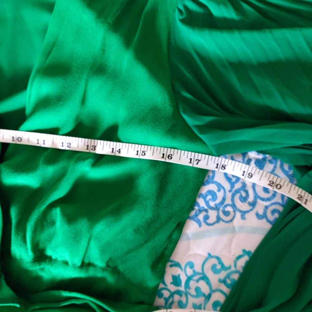 Alice + Olivia 100% Emerald Green Silk Wrap Shirt - Medium - Excellent Condition - Picture 11 of 13